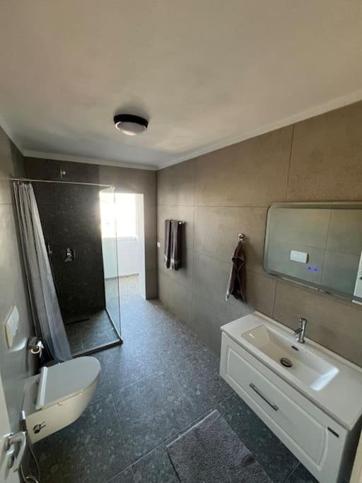 Modern Apt Near City Centre Shkoder Ngoại thất bức ảnh