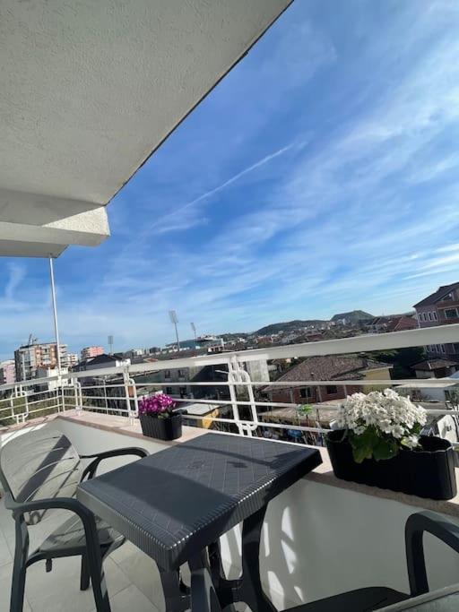 Modern Apt Near City Centre Shkoder Ngoại thất bức ảnh