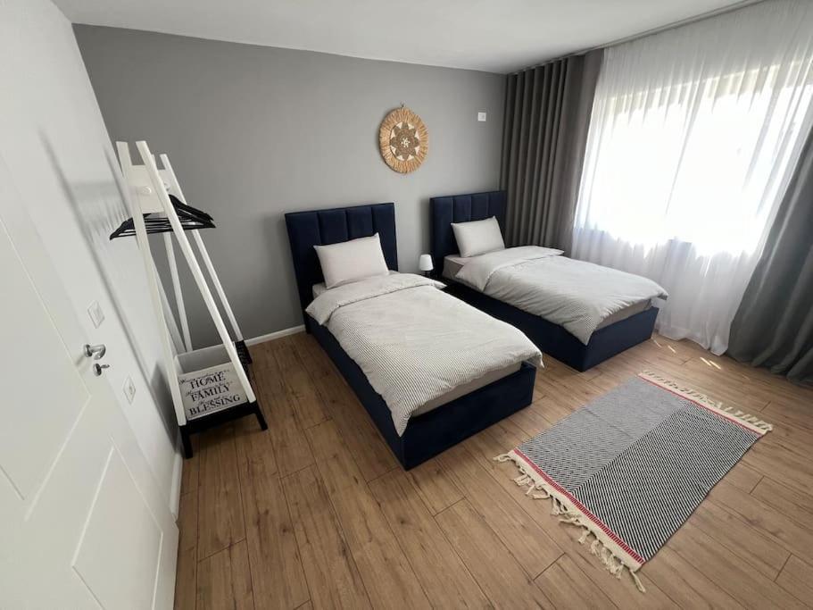 Modern Apt Near City Centre Shkoder Ngoại thất bức ảnh